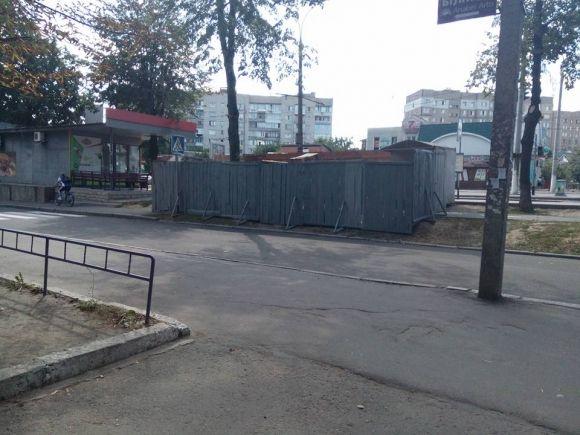 На Пирогова велоактивісти не дозволили будувати магазин на велодоріжці на сайті 20minut.ua На Пирогова велоактивісти не дозволили будувати магазин на велодоріжці, фото №1 на сайті 20minut.ua