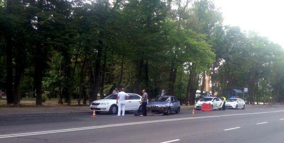 На Магістратській зіткнулися три автівки. Бампером пошкоджено "Шкоду", фото №2 на сайті 20minut.ua