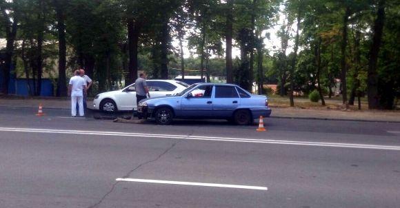 На Магістратській зіткнулися три автівки. Бампером пошкоджено "Шкоду", фото №3 на сайті 20minut.ua