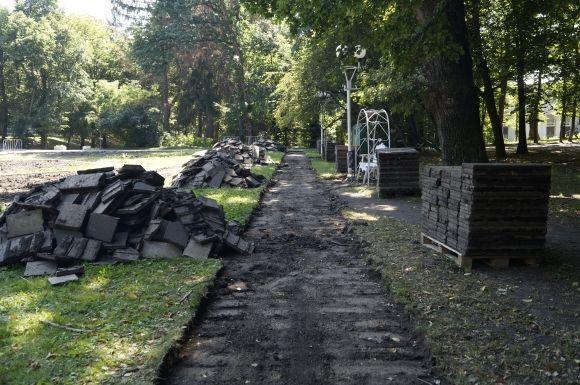 В парку Горького «розрили» Алею закоханих. Створюватимуть 3D "міні-Вінницю" на сайті 20minut.ua В парку Горького «розрили» Алею закоханих. Створюватимуть 3D "міні-Вінницю", фото №2 на сайті 20minut.ua