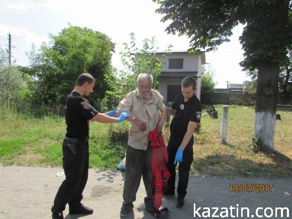 Поліцейський та журналістський ескорт для “китайця” Ван-Фун-Фу на сайті 20minut.ua Поліцейський та журналістський ескорт для “китайця” Ван-Фун-Фу, фото №2 на сайті 20minut.ua