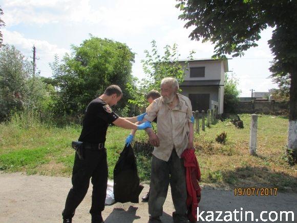 Поліцейський та журналістський ескорт для “китайця” Ван-Фун-Фу на сайті 20minut.ua Поліцейський та журналістський ескорт для “китайця” Ван-Фун-Фу, фото №1 на сайті 20minut.ua