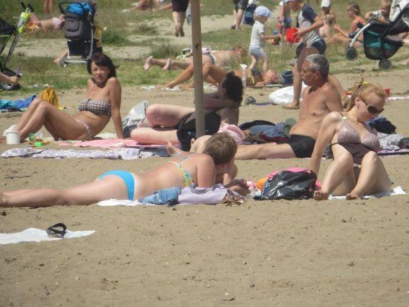 Коли за вікном +30. Як хмельничани відпочивають на міському пляжі, фото №5 на сайті vsim.ua