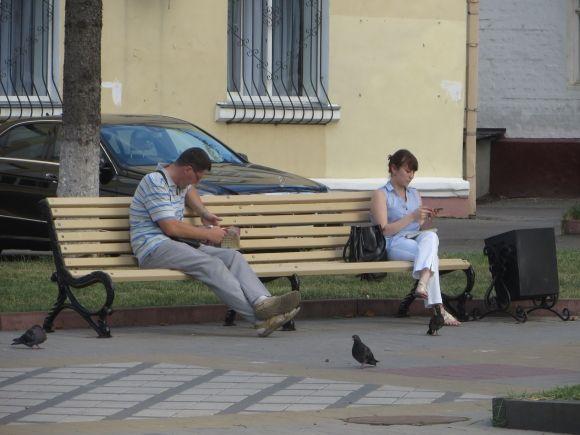 Новини Хмельницького - фото з Фото дня: на майдані Незалежності пофарбували лавочки Фото дня: на майдані Незалежності пофарбували лавочки, фото №2 на сайті vsim.ua