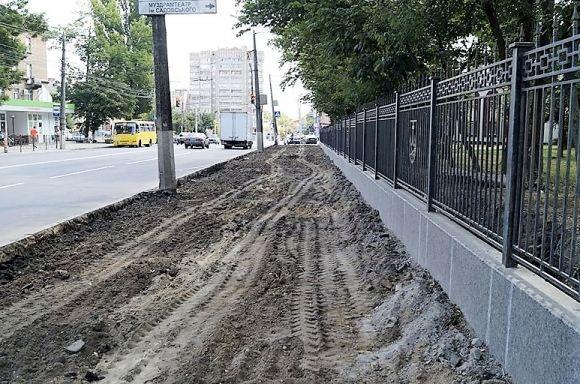 Навколо огорожі Центрального парку буде новий тротуар з велодоріжкою на сайті 20minut.ua Навколо огорожі Центрального парку буде новий тротуар з велодоріжкою, фото №1 на сайті 20minut.ua