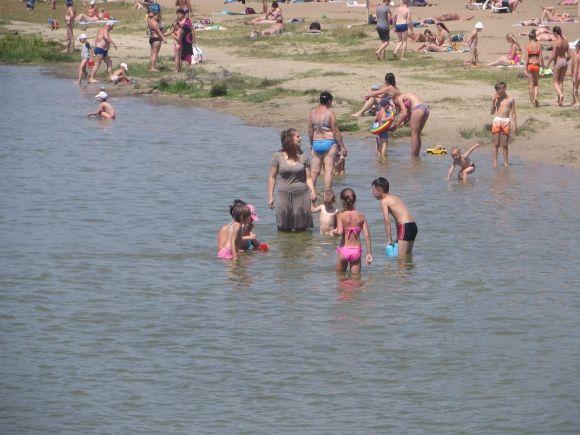 Коли за вікном +30. Як хмельничани відпочивають на міському пляжі, фото №7 на сайті vsim.ua