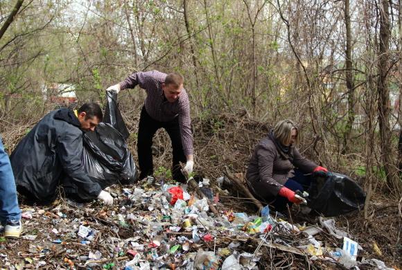«Червоні чоботи знаходили, акумулятор, руль». На що натрапили на стихійних смітниках міста цього разу? на сайті 20minut.ua «Червоні чоботи знаходили, акумулятор, руль». На що натрапили на стихійних смітниках міста цього разу?, фото №3 на сайті 20minut.ua