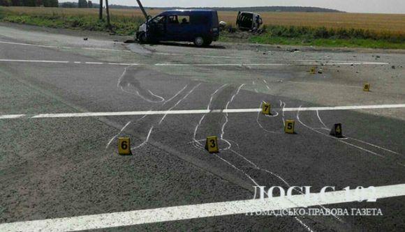 ДТП на Збаражчині: зіткнулося дві автівки Peugeot Expert, травмувалося семеро людей на сайті 20minut.ua ДТП на Збаражчині: зіткнулося дві автівки Peugeot Expert, травмувалося семеро людей, фото №1 на сайті 20minut.ua