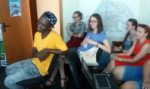 Вечір знайомств із Францією: спілкування, круасани, урок французької й цікаві факти на сайті 20minut.ua Вечір знайомств із Францією: спілкування, круасани, урок французької й цікаві факти, фото №13 на сайті 20minut.ua