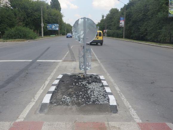 Новий пішохідний перехід на проспекті Миру вже зіпсували. Поліція шукає винного на сайті vsim.ua Новий пішохідний перехід на проспекті Миру вже зіпсували. Поліція шукає винного, фото №2 на сайті vsim.ua