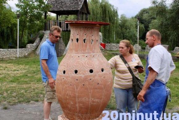 В Тернополі підпалили рекордний 200-кілограмовий глечик на сайті 20minut.ua В Тернополі підпалили рекордний 200-кілограмовий глечик, фото №1 на сайті 20minut.ua