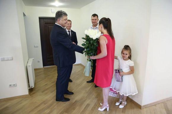 Родина тернопільського атовця розповіла про те, як готувалася до приїзду Президента на сайті 20minut.ua Родина тернопільського атовця розповіла про те, як готувалася до приїзду Президента, фото №1 на сайті 20minut.ua