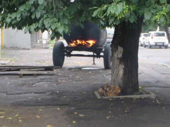 Біля стадіону «Поділля» ремонтують дорогу. Комунальники хочуть перекривати рух, фото №4 на сайті vsim.ua