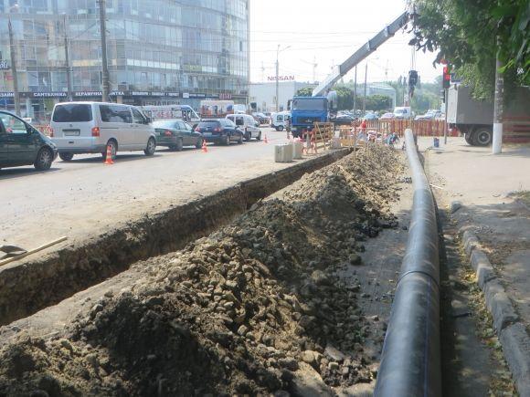 На перехресті Свободи і Зарічанської затор. Комунальники розрили дорогу на сайті vsim.ua На перехресті Свободи і Зарічанської затор. Комунальники розрили дорогу, фото №2 на сайті vsim.ua