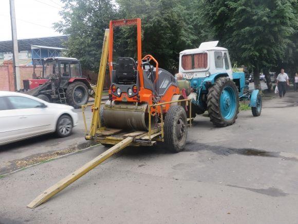 Біля стадіону «Поділля» ремонтують дорогу. Комунальники хочуть перекривати рух, фото №2 на сайті vsim.ua
