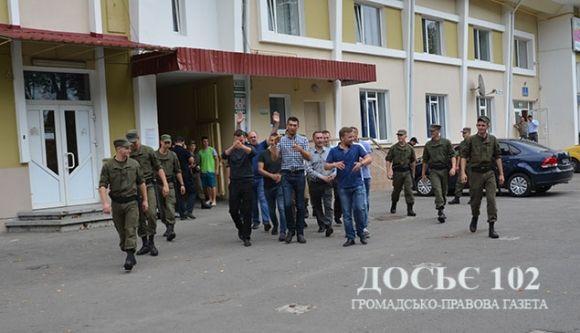 Силовики Тернополя розіграли сутичку з футбольними хуліганами, фото №4 на сайті 20minut.ua