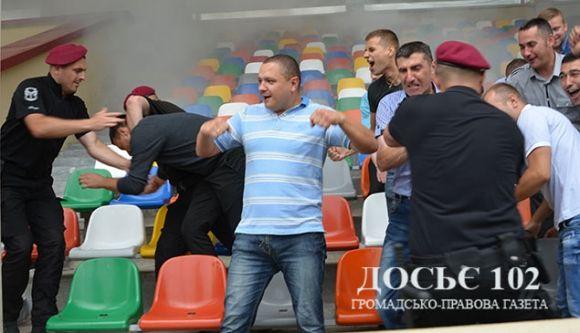 Силовики Тернополя розіграли сутичку з футбольними хуліганами, фото №2 на сайті 20minut.ua