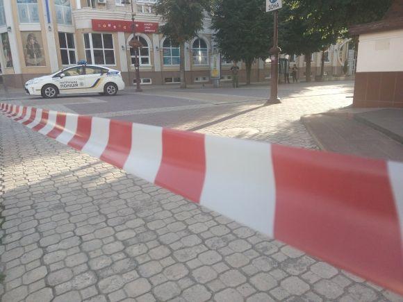 На Проскурівській поліція шукала вибухівку на сайті vsim.ua На Проскурівській поліція шукала вибухівку, фото №4 на сайті vsim.ua