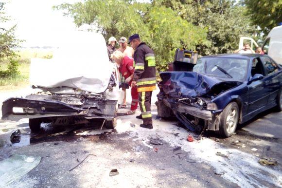 Біля Дунаєвець зіткнулися «Таврія» і «BMW». Один водій у лікарні, фото №2 на сайті vsim.ua