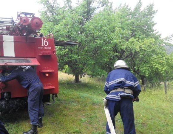 Блискавка стала причиною пожежі на Хмельниччині, фото №2 на сайті vsim.ua