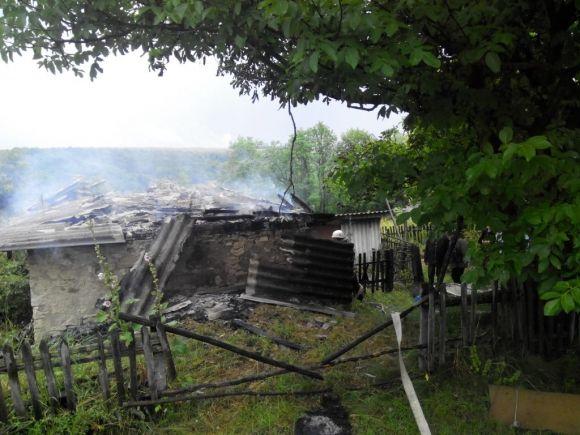 Блискавка стала причиною пожежі на Хмельниччині, фото №1 на сайті vsim.ua