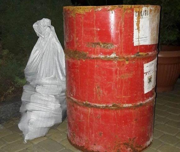 Під міськрадою зібралися активісти, планують палити торф (ОНОВЛЕНО), фото №1 на сайті 20minut.ua