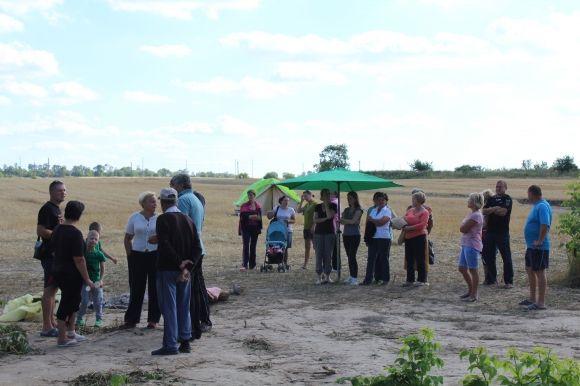 Громада Сабарова проти кладовища: "Ми з четвертої ранку тут збираємося" на сайті 20minut.ua Громада Сабарова проти кладовища: "Ми з четвертої ранку тут збираємося", фото №5 на сайті 20minut.ua