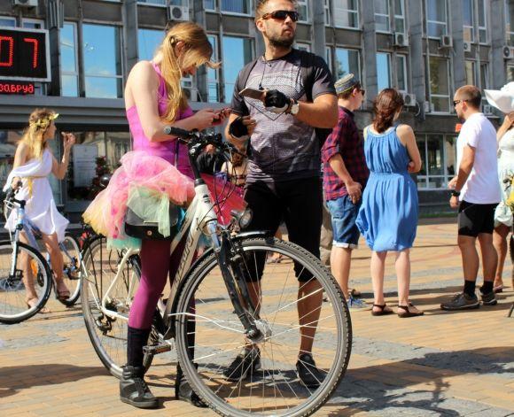 Леді на велосипеді. «Приїхала на 12-сантиметровій шпильці і перевзулася» на сайті 20minut.ua Леді на велосипеді. «Приїхала на 12-сантиметровій шпильці і перевзулася», фото №11 на сайті 20minut.ua