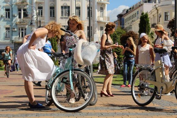 Леді на велосипеді. «Приїхала на 12-сантиметровій шпильці і перевзулася» на сайті 20minut.ua Леді на велосипеді. «Приїхала на 12-сантиметровій шпильці і перевзулася», фото №6 на сайті 20minut.ua