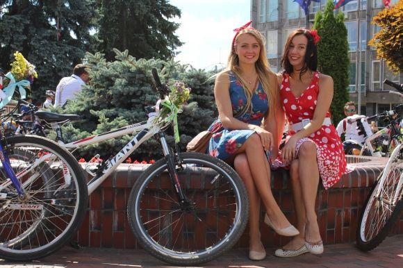 Леді на велосипеді. «Приїхала на 12-сантиметровій шпильці і перевзулася» на сайті 20minut.ua Леді на велосипеді. «Приїхала на 12-сантиметровій шпильці і перевзулася», фото №2 на сайті 20minut.ua