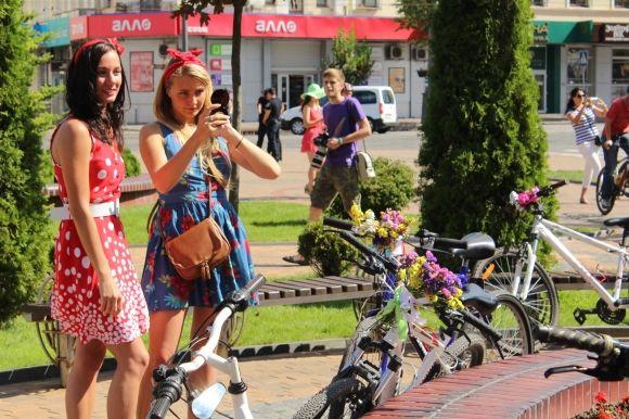 Леді на велосипеді. «Приїхала на 12-сантиметровій шпильці і перевзулася» на сайті 20minut.ua Леді на велосипеді. «Приїхала на 12-сантиметровій шпильці і перевзулася», фото №1 на сайті 20minut.ua