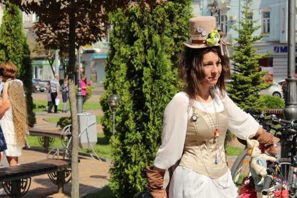 Леді на велосипеді. «Приїхала на 12-сантиметровій шпильці і перевзулася» на сайті 20minut.ua Леді на велосипеді. «Приїхала на 12-сантиметровій шпильці і перевзулася», фото №10 на сайті 20minut.ua