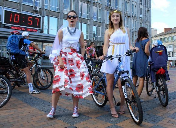 Леді на велосипеді. «Приїхала на 12-сантиметровій шпильці і перевзулася» на сайті 20minut.ua Леді на велосипеді. «Приїхала на 12-сантиметровій шпильці і перевзулася», фото №12 на сайті 20minut.ua