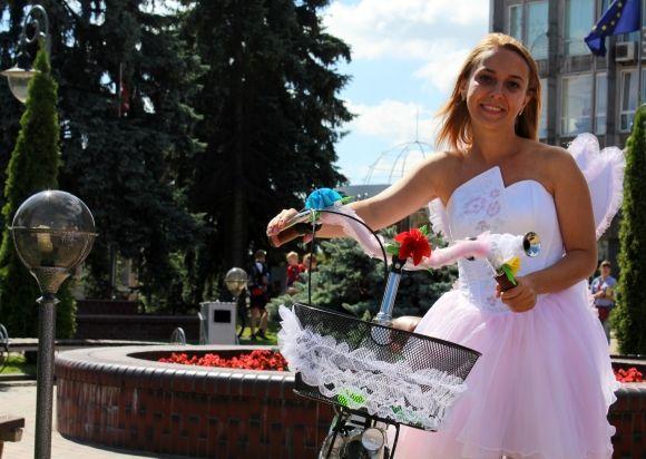 Леді на велосипеді. «Приїхала на 12-сантиметровій шпильці і перевзулася» на сайті 20minut.ua Леді на велосипеді. «Приїхала на 12-сантиметровій шпильці і перевзулася», фото №3 на сайті 20minut.ua