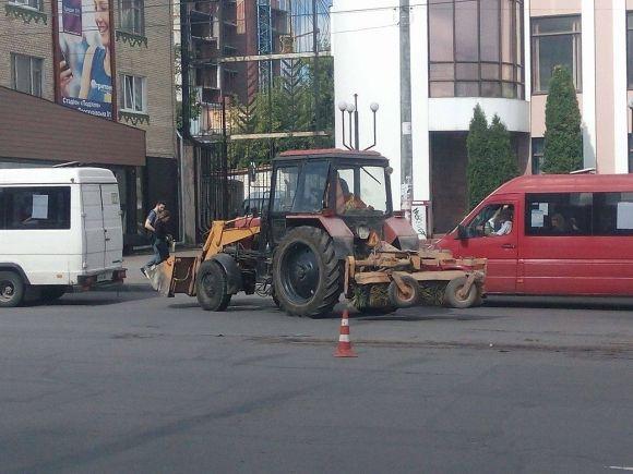 Фото дня: на Кам'янецькій комунальники 