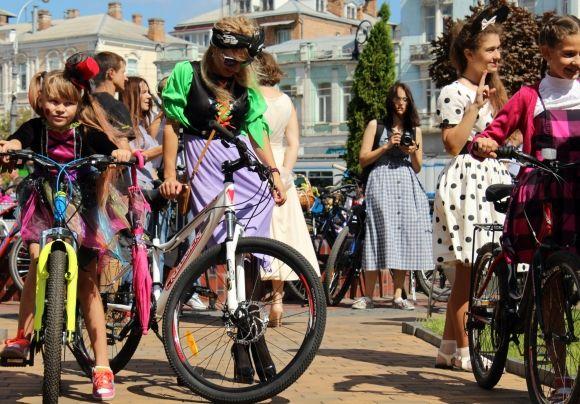 Леді на велосипеді. «Приїхала на 12-сантиметровій шпильці і перевзулася» на сайті 20minut.ua Леді на велосипеді. «Приїхала на 12-сантиметровій шпильці і перевзулася», фото №5 на сайті 20minut.ua