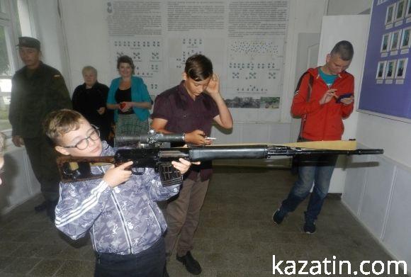 Діти учасників антитерористичної операції побували у Калинівському полку, фото №5 на сайті 20minut.ua
