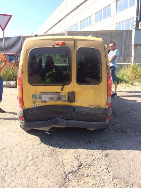 На вул. Обʼїзній за годину трапилось дві ДТП, фото №2 на сайті 20minut.ua