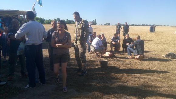 Сабарівчани п'ятий день продовжують блокувати будівництво нового кладовища на сайті 20minut.ua Сабарівчани п'ятий день продовжують блокувати будівництво нового кладовища, фото №3 на сайті 20minut.ua