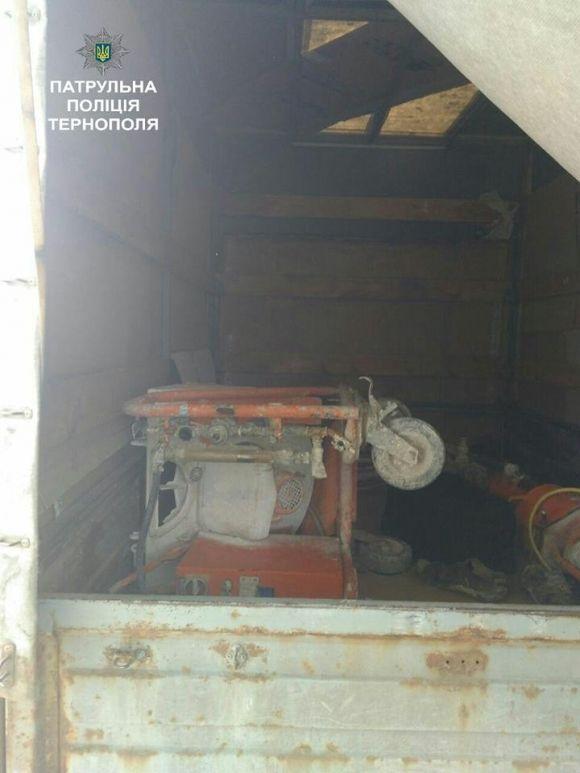 Патрульні зупинили авто з ймовірно краденим станком вартістю близько 5 000 євро на сайті 20minut.ua Патрульні зупинили авто з ймовірно краденим станком вартістю близько 5 000 євро, фото №1 на сайті 20minut.ua