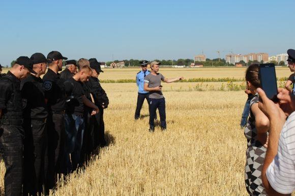 Сабарівчани п'ятий день продовжують блокувати будівництво нового кладовища на сайті 20minut.ua Сабарівчани п'ятий день продовжують блокувати будівництво нового кладовища, фото №9 на сайті 20minut.ua