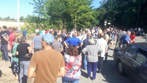 Сабарівчани п'ятий день продовжують блокувати будівництво нового кладовища на сайті 20minut.ua Сабарівчани п'ятий день продовжують блокувати будівництво нового кладовища, фото №4 на сайті 20minut.ua