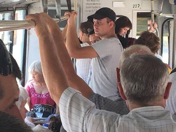 Пекло в громадському транспорті: як хмельничани «варяться» при +40 на сайті vsim.ua Пекло в громадському транспорті: як хмельничани «варяться» при +40, фото №3 на сайті vsim.ua