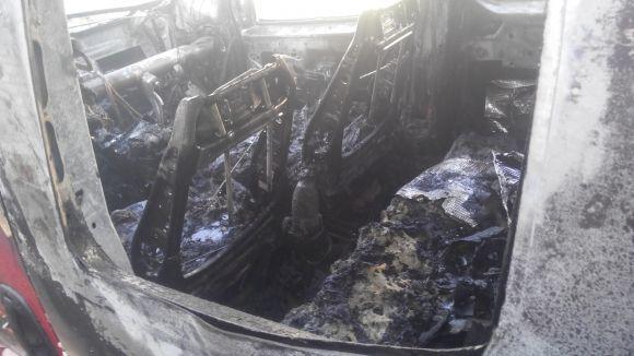 У Бершаді за 6 хвилин згорів Peugeot. Замкнула електропроводка на сайті 20minut.ua У Бершаді за 6 хвилин згорів Peugeot. Замкнула електропроводка, фото №2 на сайті 20minut.ua