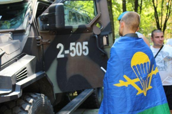 Військові святкують 25-річчя десантних військ України в Центральному парку, фото №6 на сайті 20minut.ua