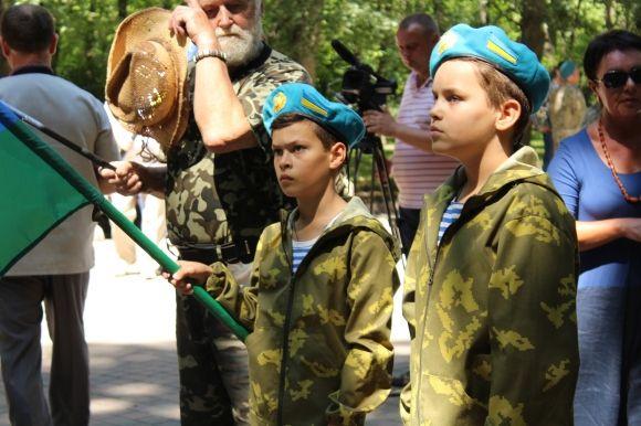 Військові святкують 25-річчя десантних військ України в Центральному парку, фото №3 на сайті 20minut.ua
