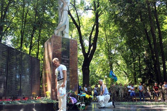 Військові святкують 25-річчя десантних військ України в Центральному парку, фото №2 на сайті 20minut.ua