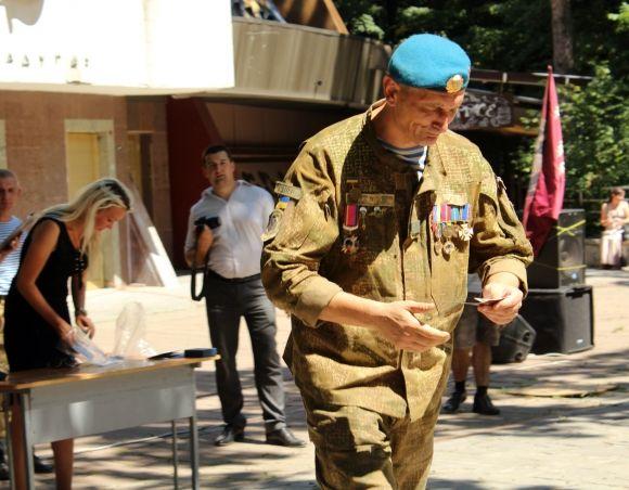 Військові святкують 25-річчя десантних військ України в Центральному парку, фото №14 на сайті 20minut.ua