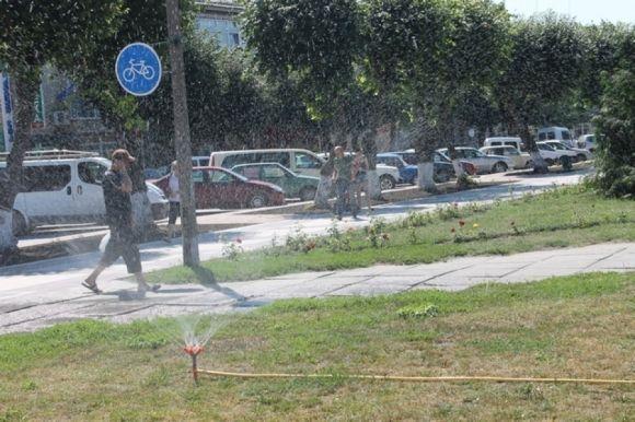 Фото дня: Як Кам'янець бореться зі спекою на сайті 20minut.ua Фото дня: Як Кам'янець бореться зі спекою, фото №2 на сайті 20minut.ua