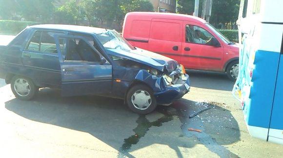 На Пирогова «Славута» в'їхала у тролейбус, фото №4 на сайті 20minut.ua